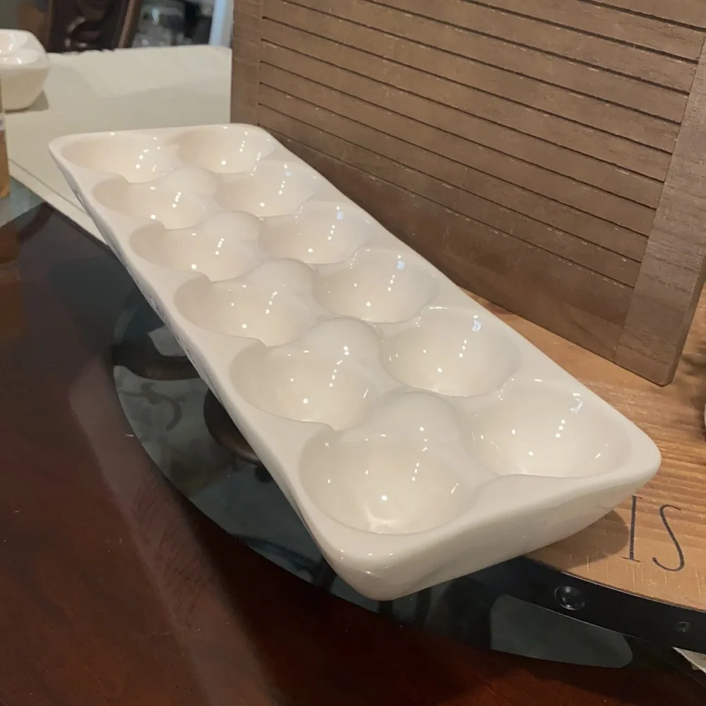 RAE DUNN FREE RANGE 12 EGG HOLDER.